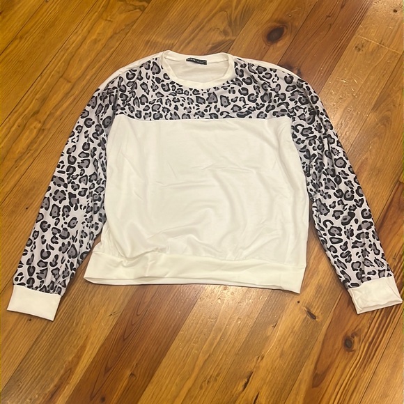 SHEIN Tops - SHEIN animal print long sleeve